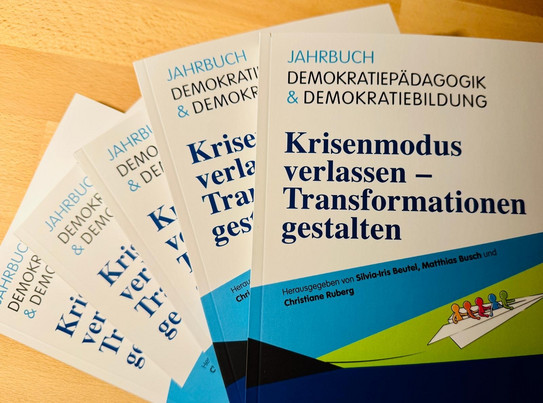 Cover Jahrbuch Demokratiepädagogik 